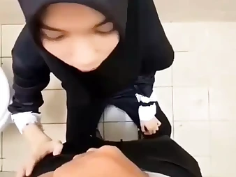 Eighteen Hijab School Nubile Wows in the Kinkiest Way