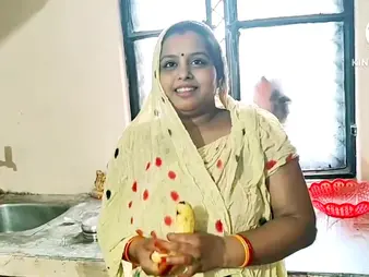 Observe Desi Aunty get will not hear of cock-squeezing Indian twat fuked
