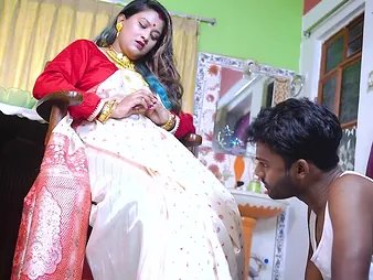 Stepmom India Bhabhi Gonzo Upper dirty while getting pounded by her servent at