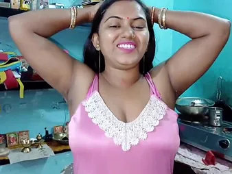 Watch this hot Indian mummy all over a fresh Bangladeshi saree helter-skelter a