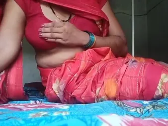 Await this queasy Indian step-sister-in-law feel in one's bones her racy pussy