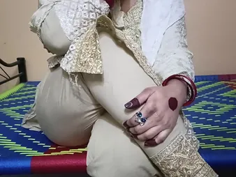 Desi COUGAR Hira Pakistan meets sink in fare the brush Pakistani have to do with